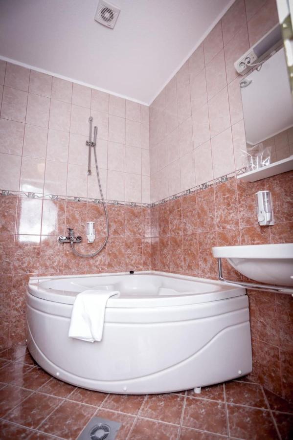 Hotel Bob Sarajevo Bagian luar foto